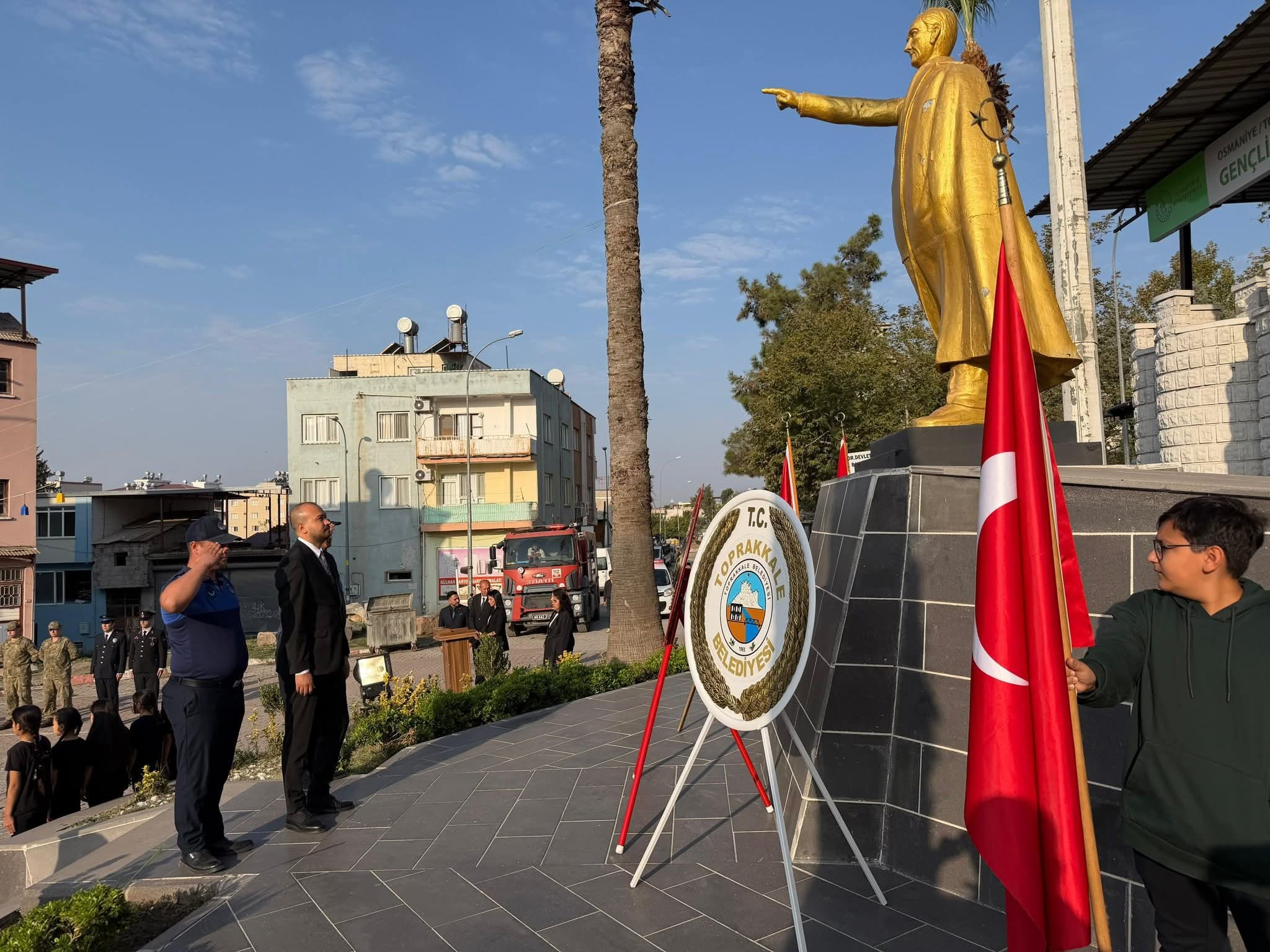 Toprakkale'de Ata'ya Saygı Atatürk Anıtı'na Çelenk Sunuldu (4)