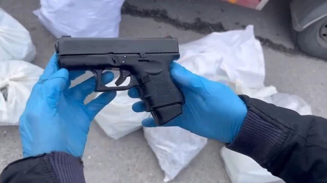 Arızalı Araç Kılığındaki Silah Deposuna Polis Baskını!