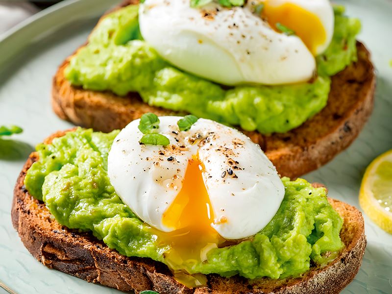 Avakadolu Yumurtalı Tost