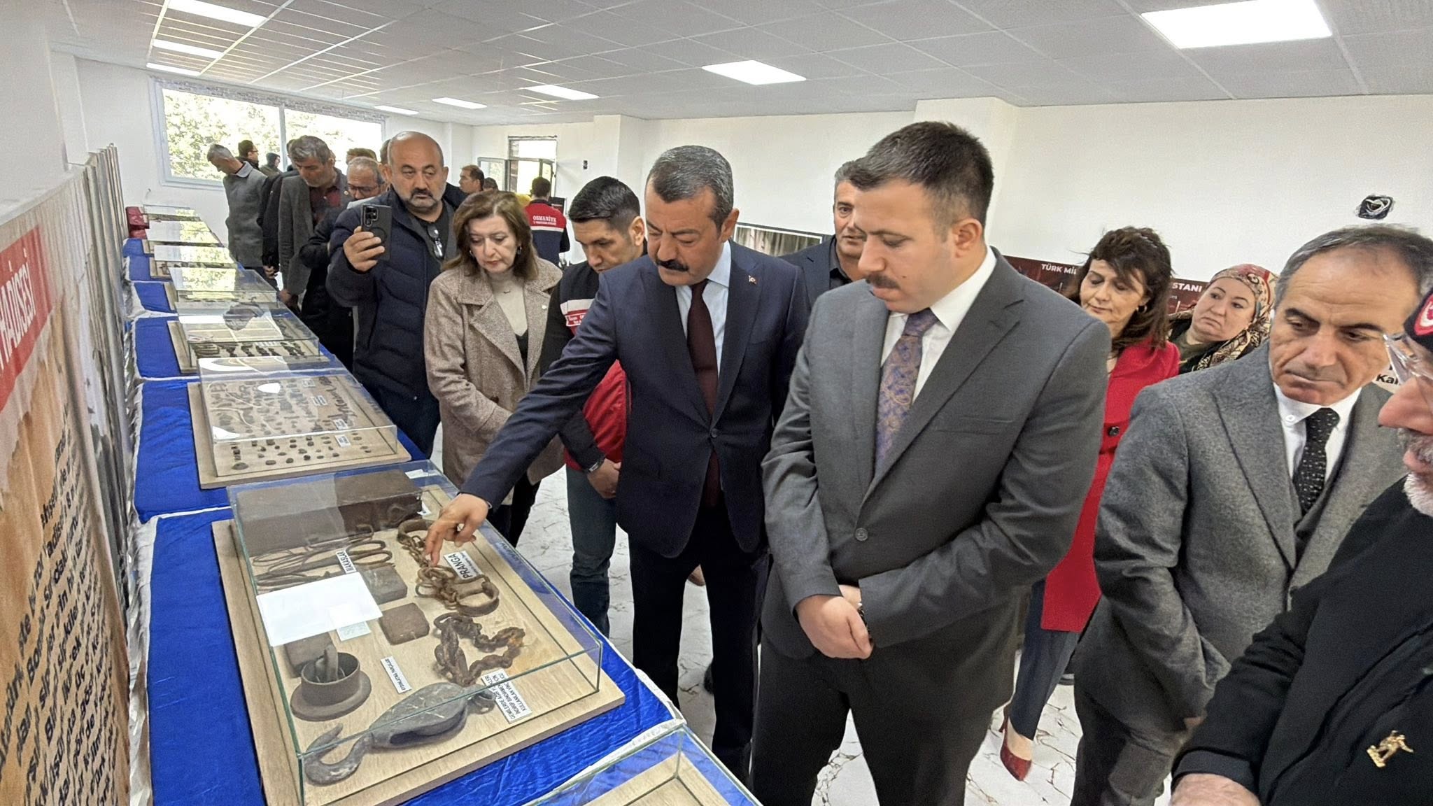 Başkan Aksoy Çanakkale Gezici Müze Sergisini Açtı2