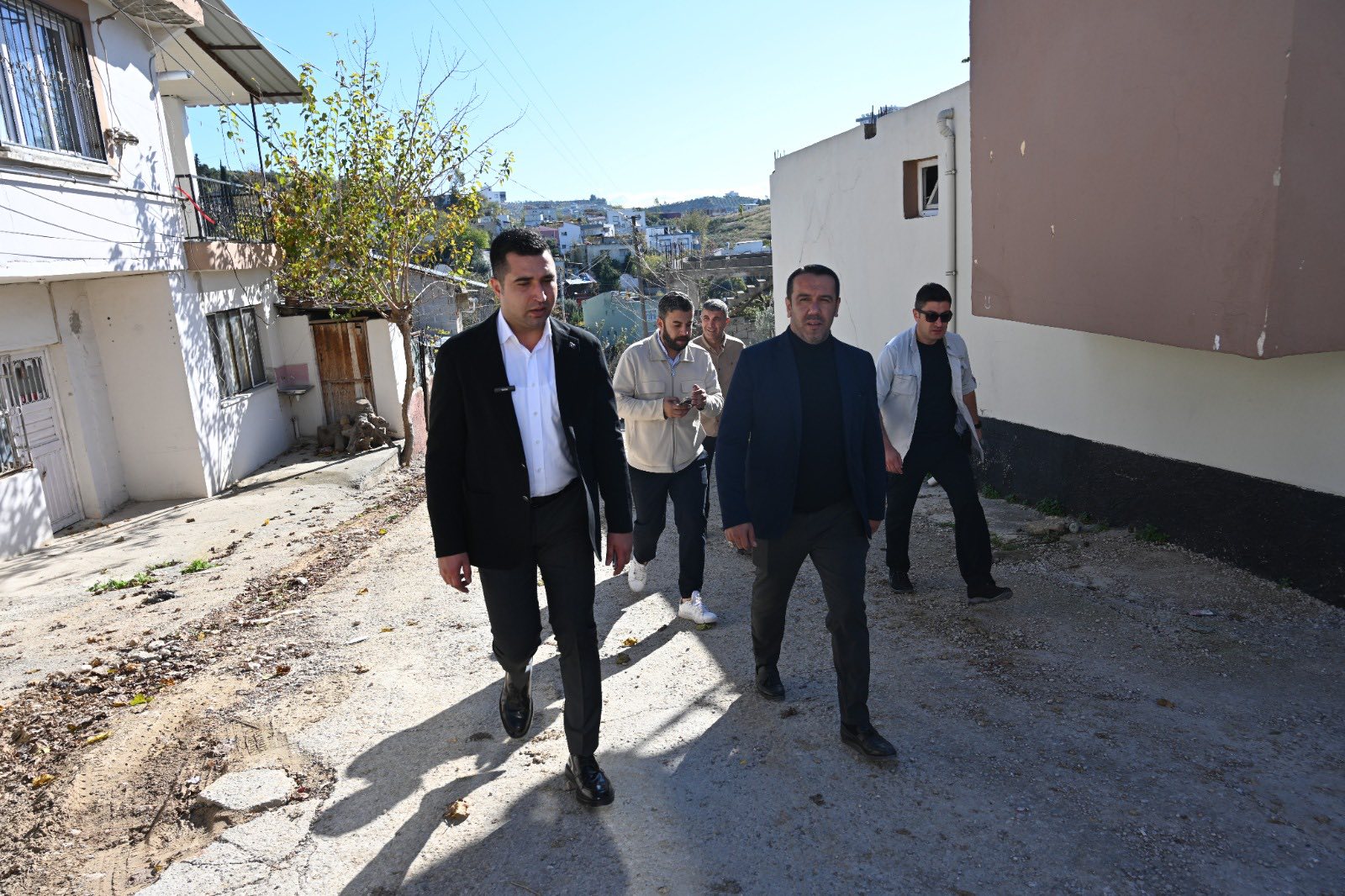 Başkan Olcar, Kadirli’de Asfalt Çalışmalarını Yerinde İnceledi (1)