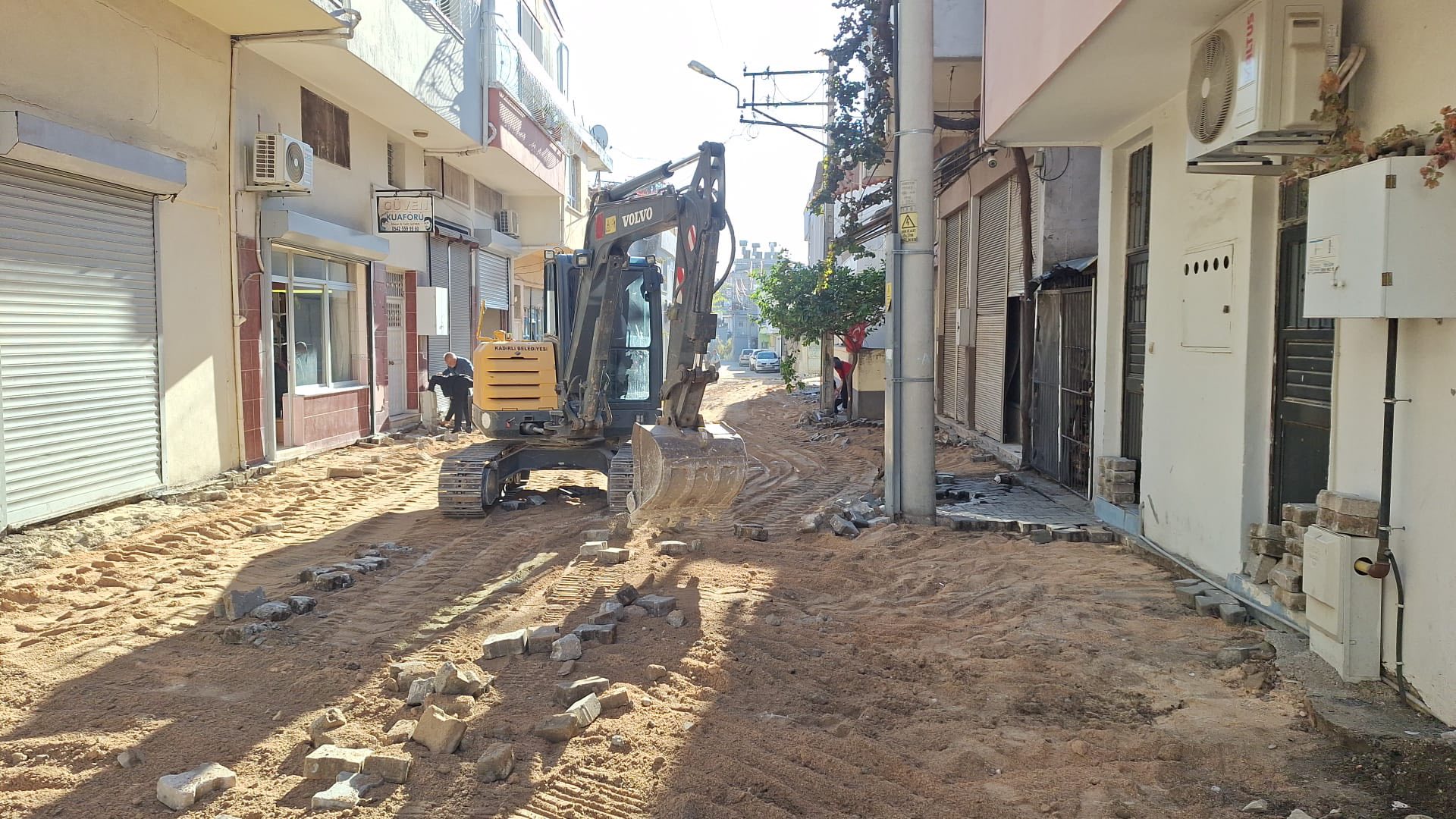 Başkan Olcar, Kadirli’de Asfalt Çalışmalarını Yerinde İnceledi (3)