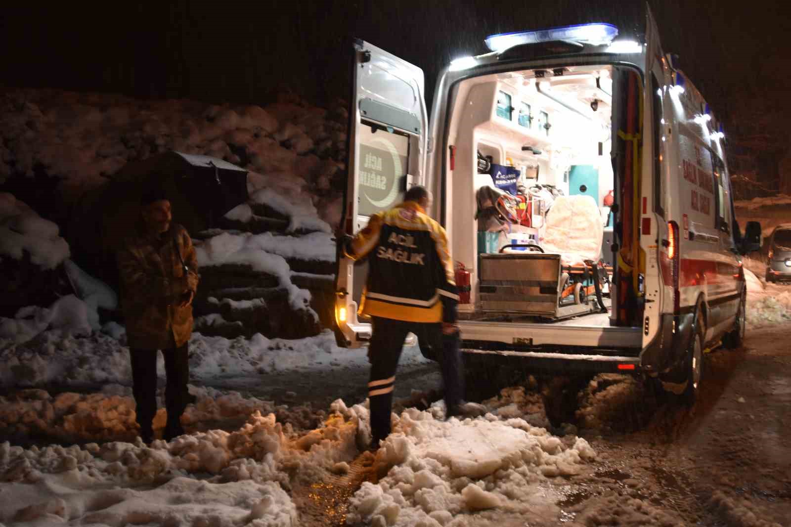 Bitlis’te Kar Bebek İçin Aşıldı (1)