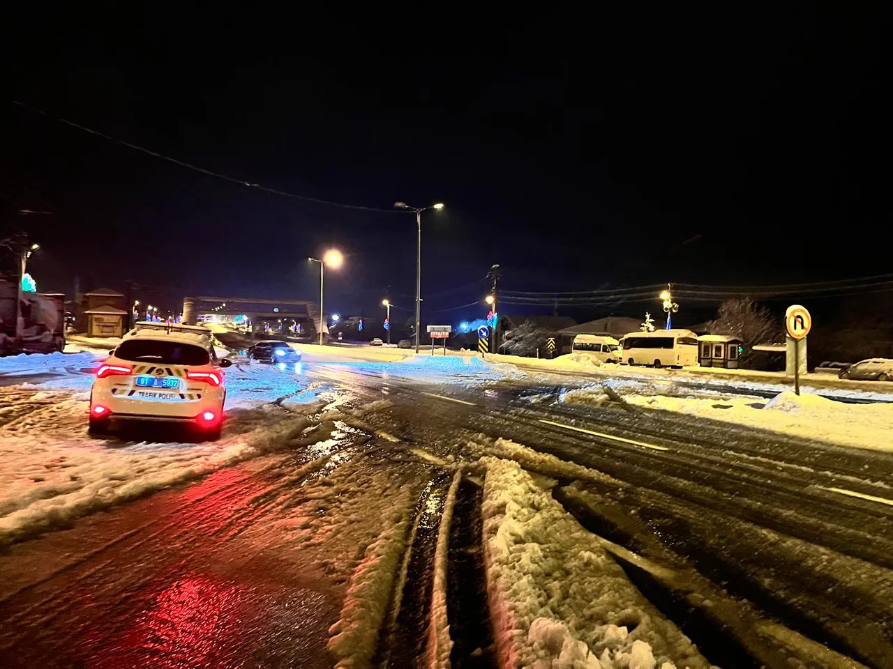 Bolu Yolu Kapalı Mı Yoğun Kar Yağışı Ulaşımı Etkiledi (2)