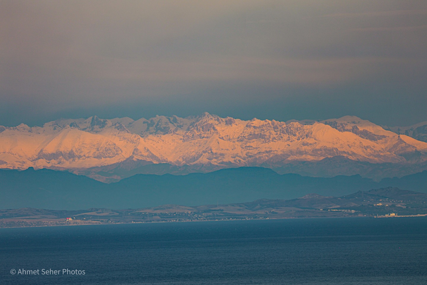 İskenderun’da Toros Soğuğu Karlı Zirveler Körfezi Selamlıyor (1)