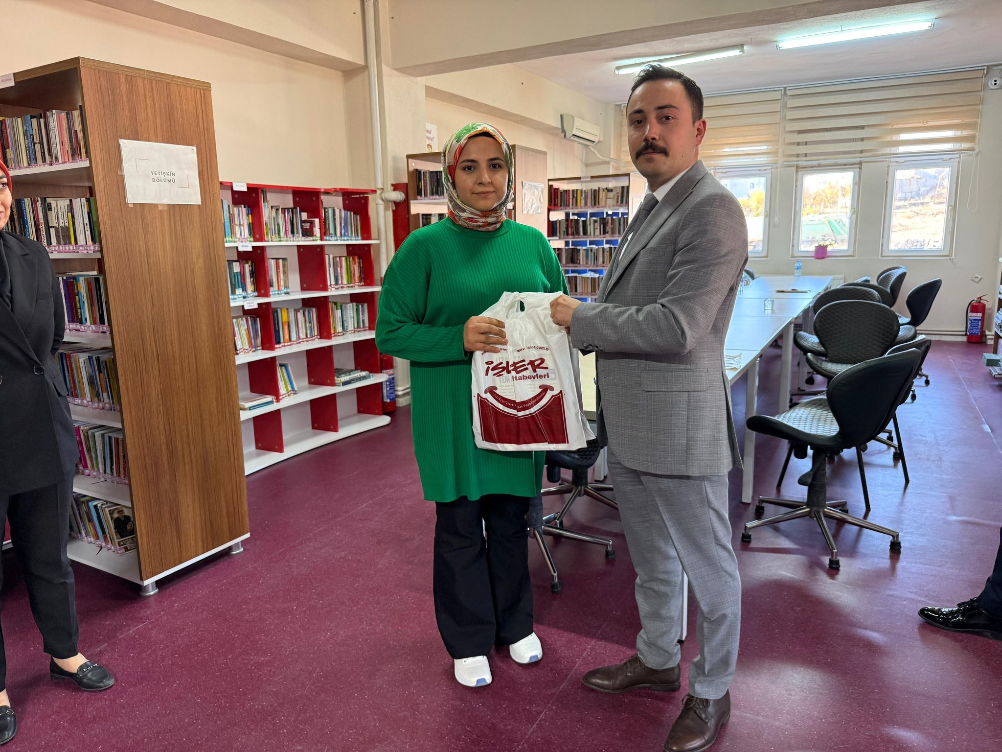 Kaymakam Bütüner Öğrencilerle Kütüphanede Buluştu (8)