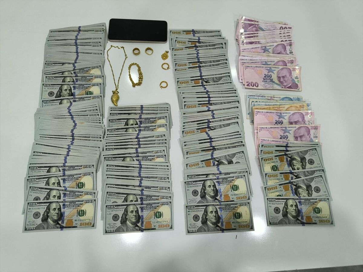 Mersin'de Dolandırıcılık Yaptıkları Iddiasıyla 28 Zanlı Tutuklandı