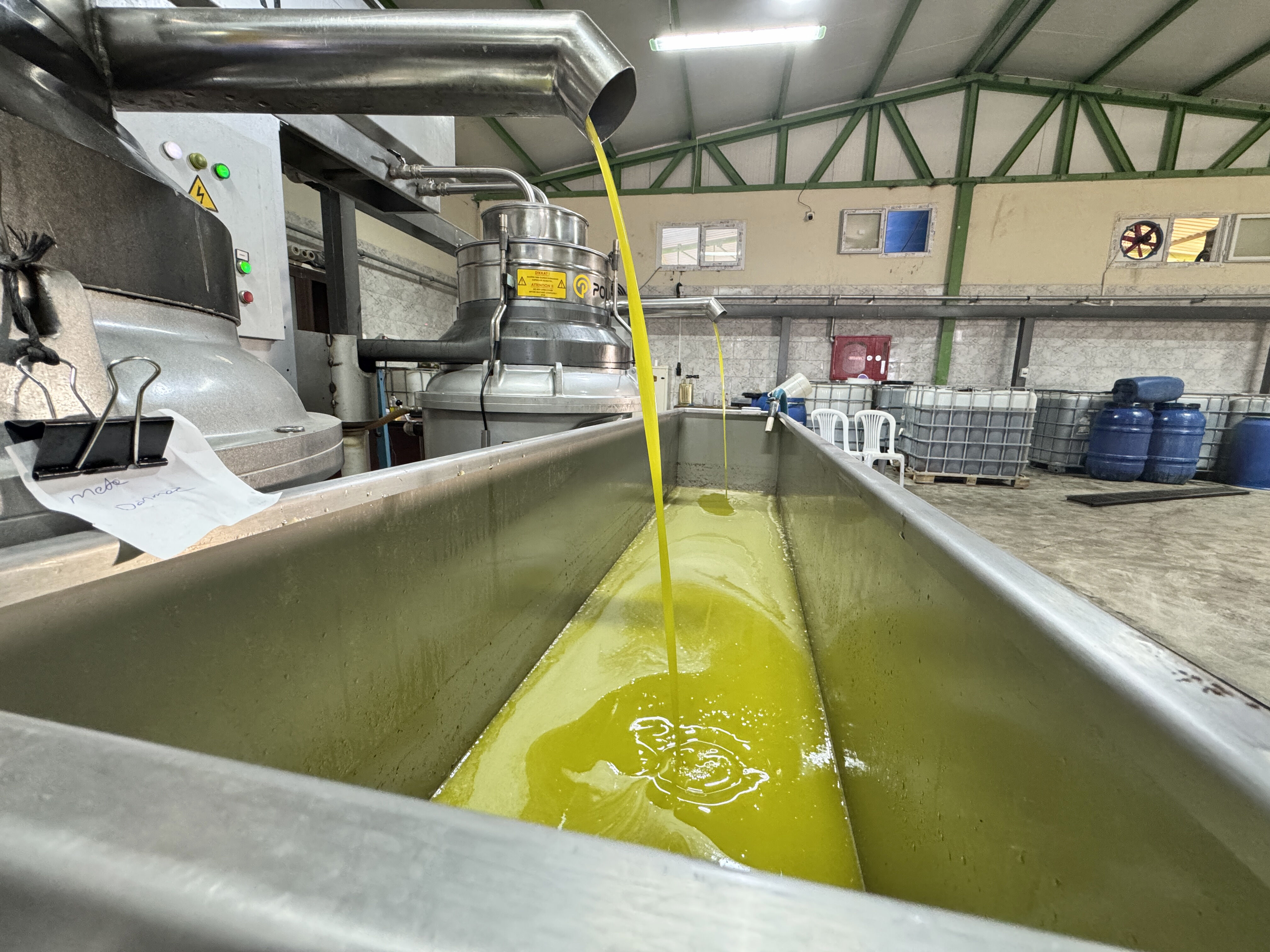 Muhtarın Devlet Desteğiyle Kurduğu Zeytinyağı Üretim Tesisi Mahallelinin Geçim Kaynağı Oldu