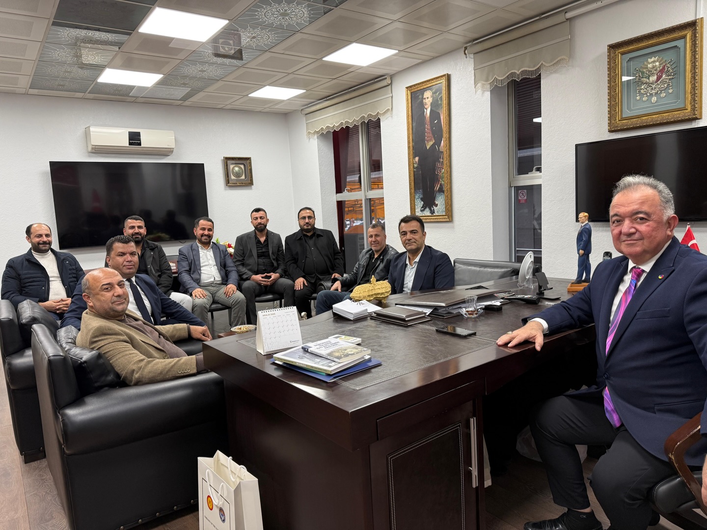 Osmaniye Şanlıurfalılar Derneği Oto Başkanı’nı Ziyaret Etti2