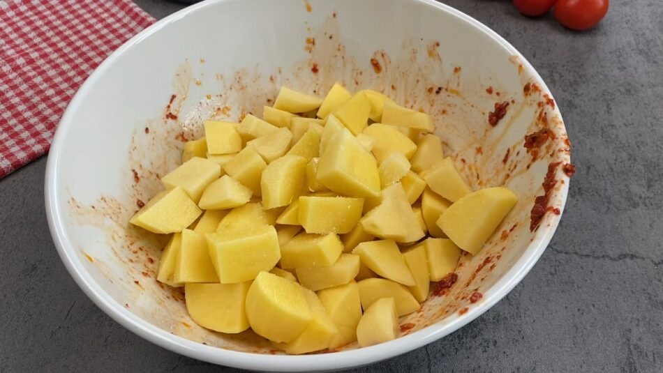 Osmaniye’de Mangal Tadında Fırında Kanat Tarifi İlgi Görüyor 4