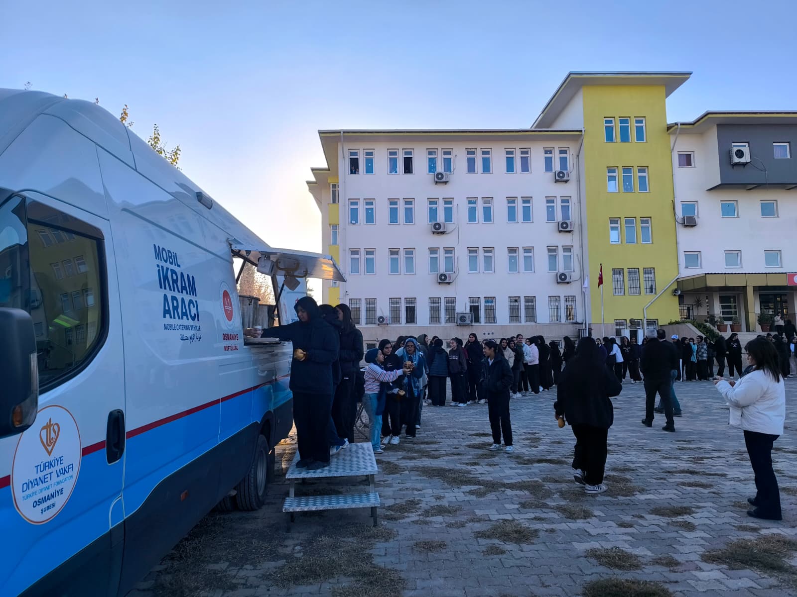 Osmaniye’de Öğrencilere Sabah Çorbası İkramı Yapıldı2