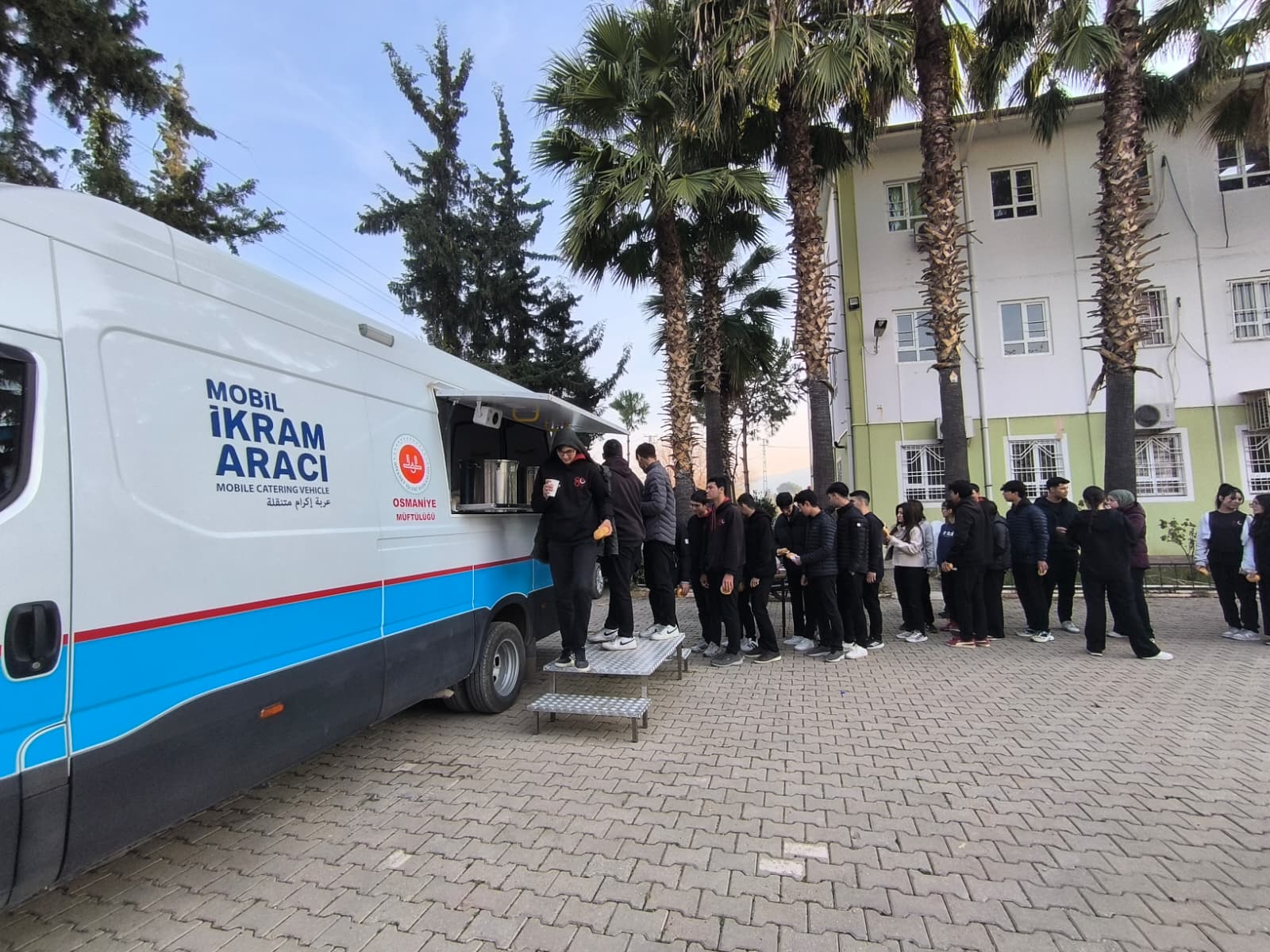 Osmaniye’de Öğrencilere Sabah Saatlerinde Sıcak Çorba İkramı3