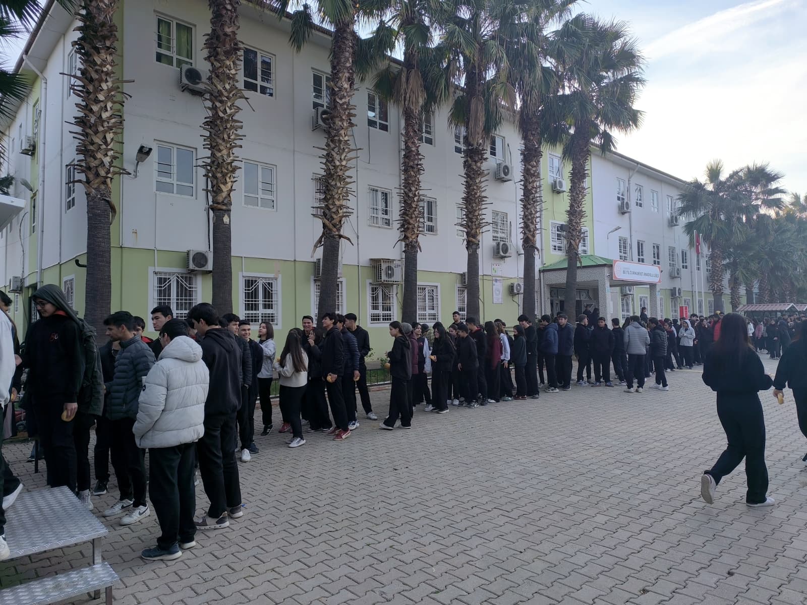 Osmaniye’de Öğrencilere Sabah Saatlerinde Sıcak Çorba İkramı4