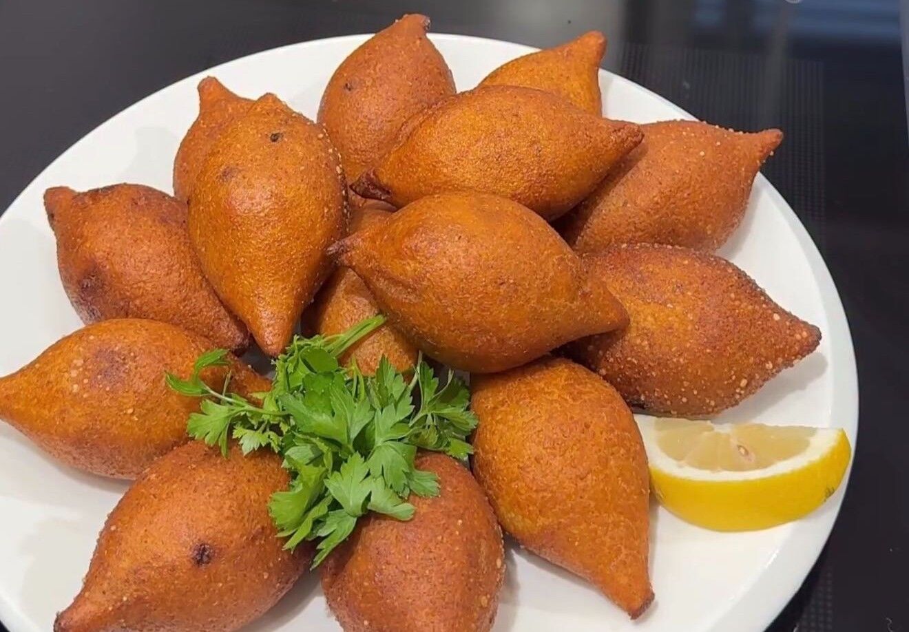 Osmaniyeli Komşuların Lezzet Buluşması Dağılmayan İçli Köfte Hazırlığı