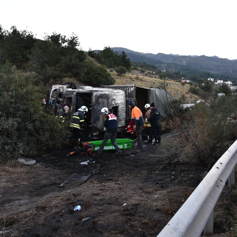 Payas Dörtyol Tem Otoyolu’nda Trafik Kazası 2 Ölü2
