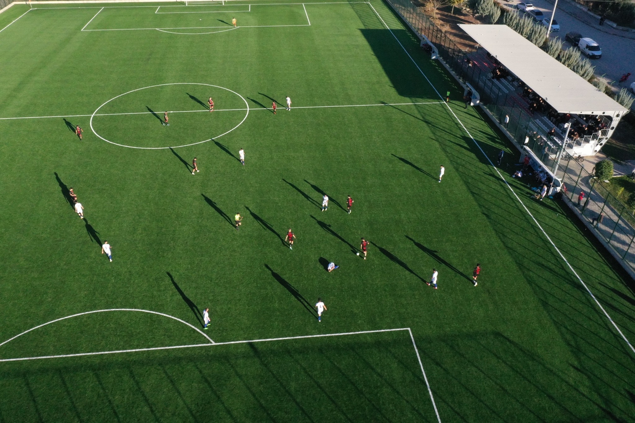 Sentetik Çim Sahası Yenilendi