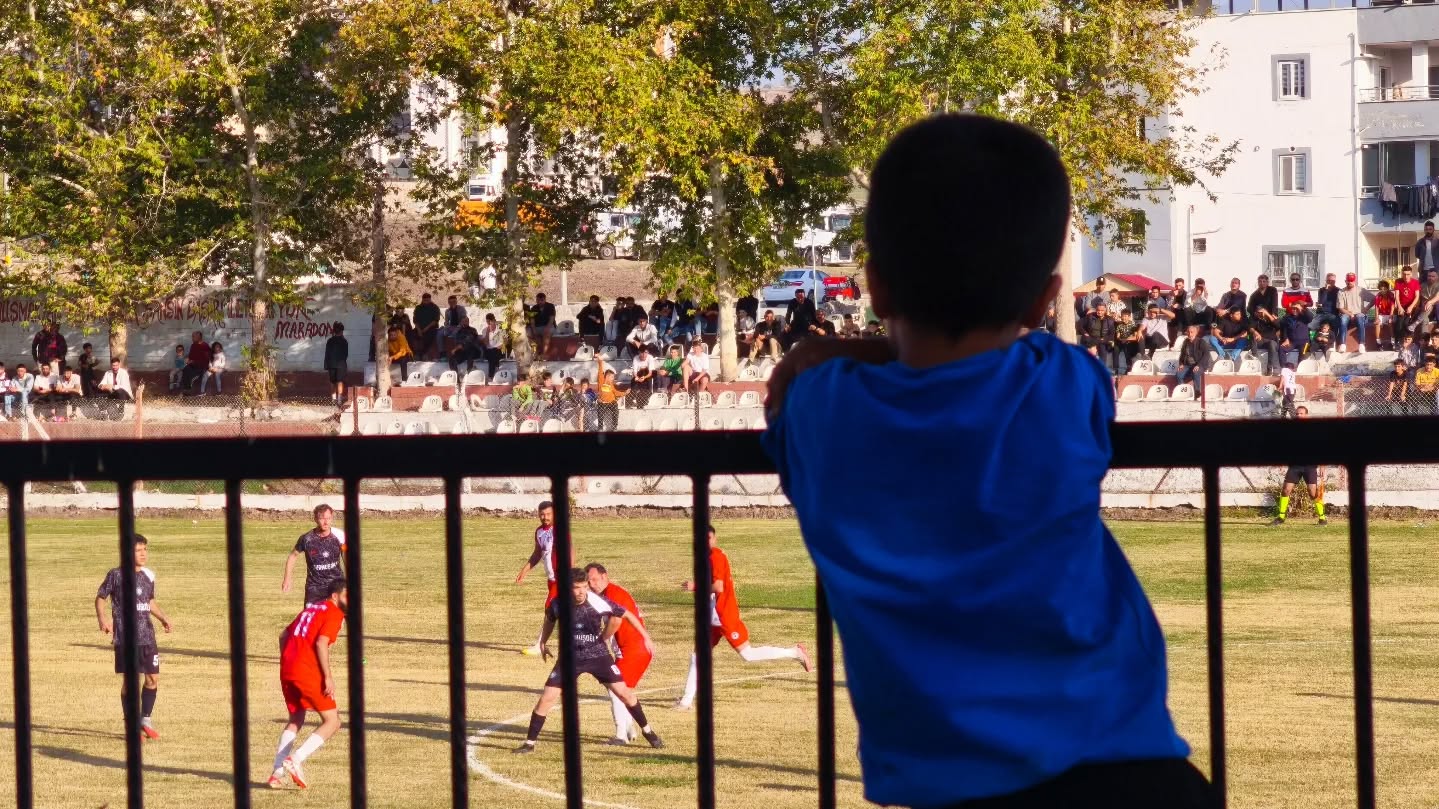 Toprakkale Gençlerbirliği’ne Saha Kapatma (1)