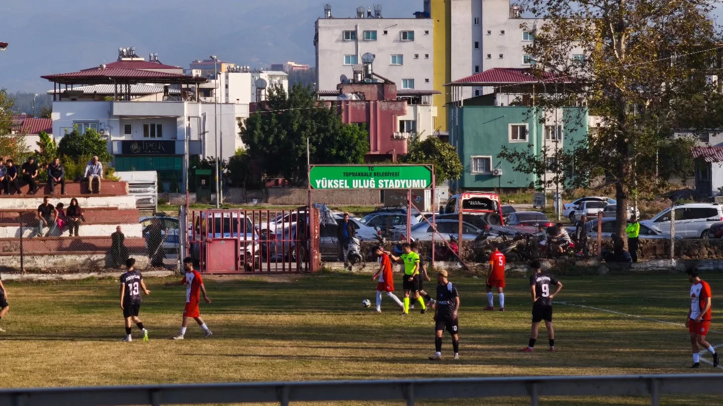 Toprakkale Gençlerbirliği’ne Saha Kapatma (2)