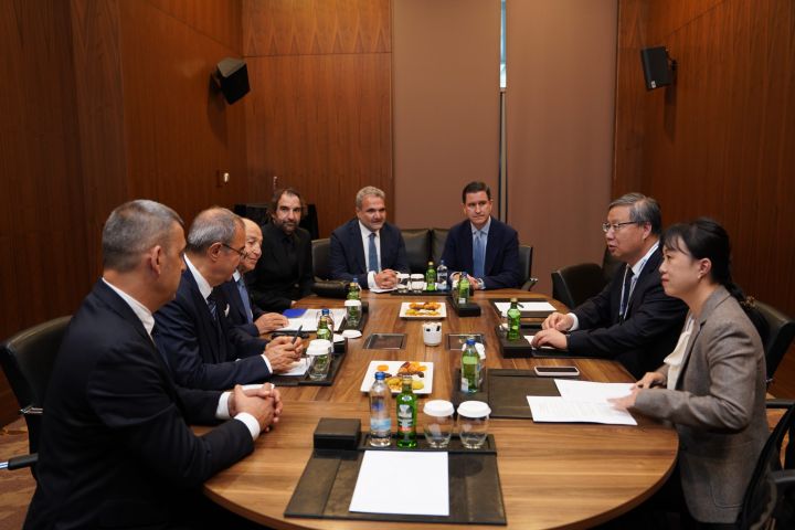 Türk Ve Çinli Çimento Liderleri Aynı Masada