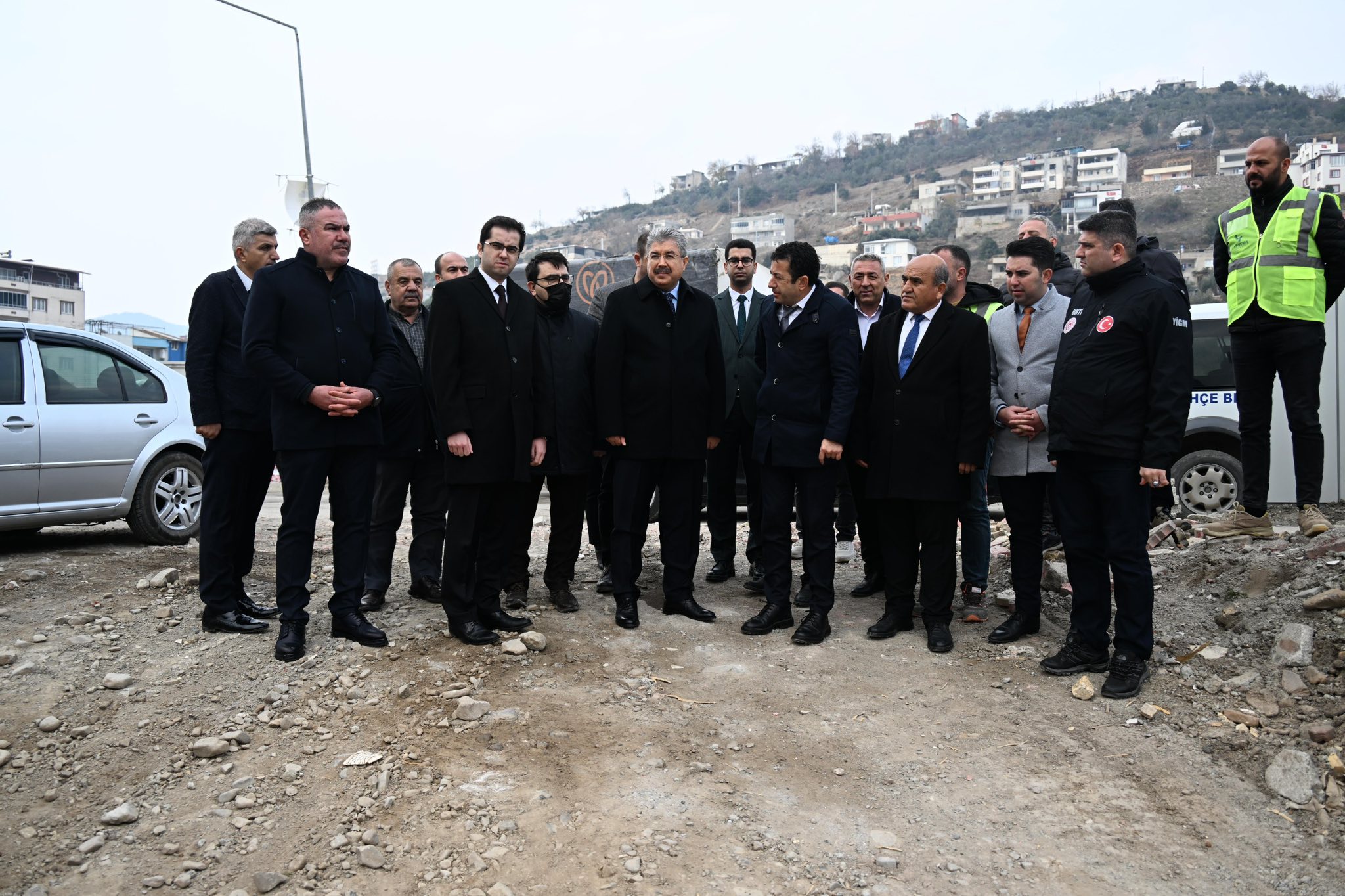 Vali Yılmaz’dan Bahçe Rezerv Yapı Alanında İnceleme2