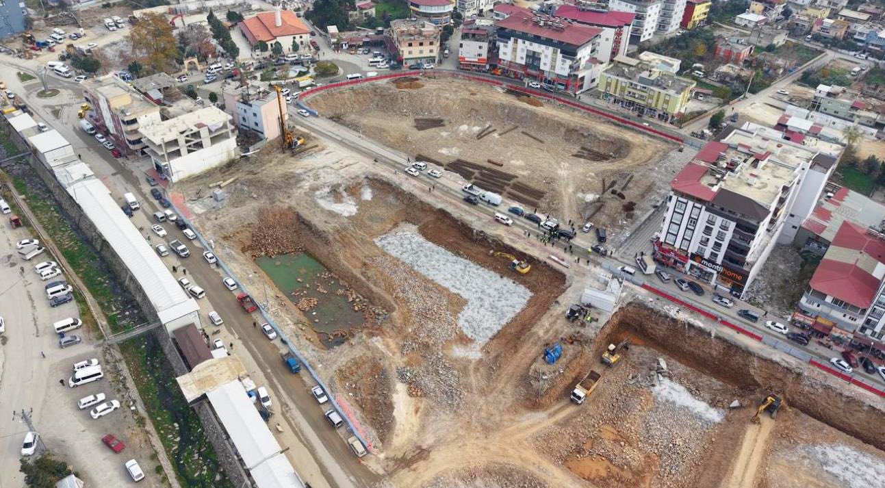 Vali Yılmaz’dan Bahçe Rezerv Yapı Alanında İnceleme4