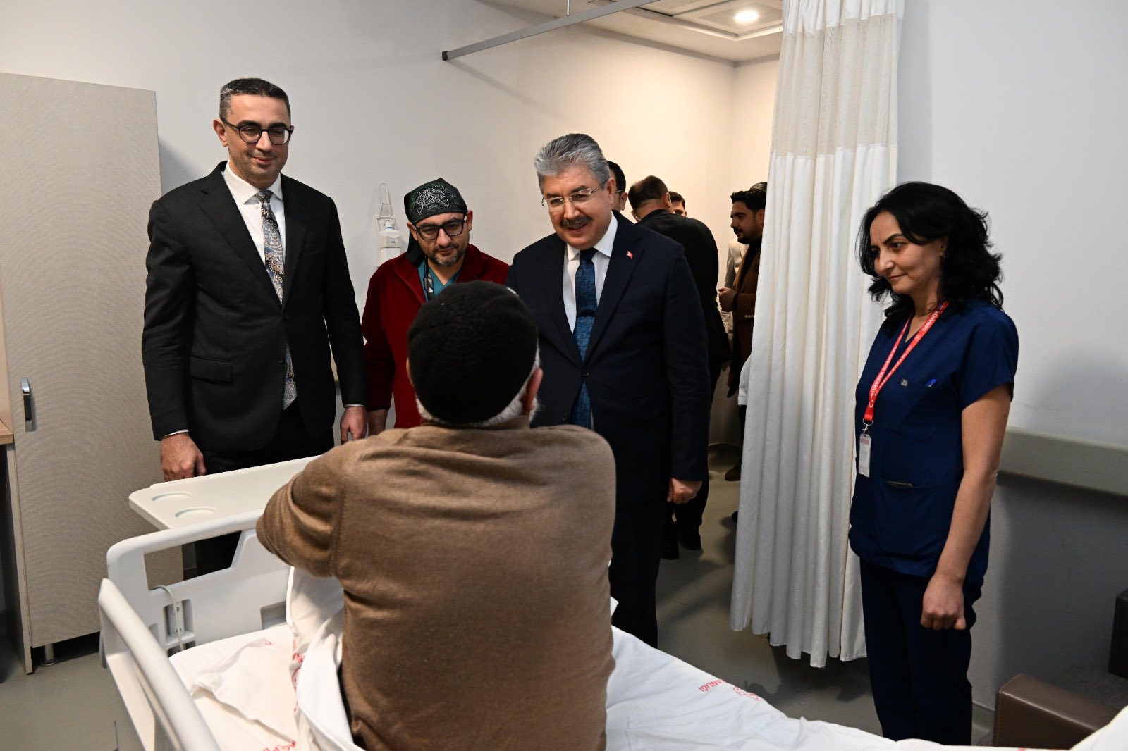 Vali Yılmaz’dan Yeni Yıl Ziyareti Devlet Hastanesi’nde Hastalara Moral (4)