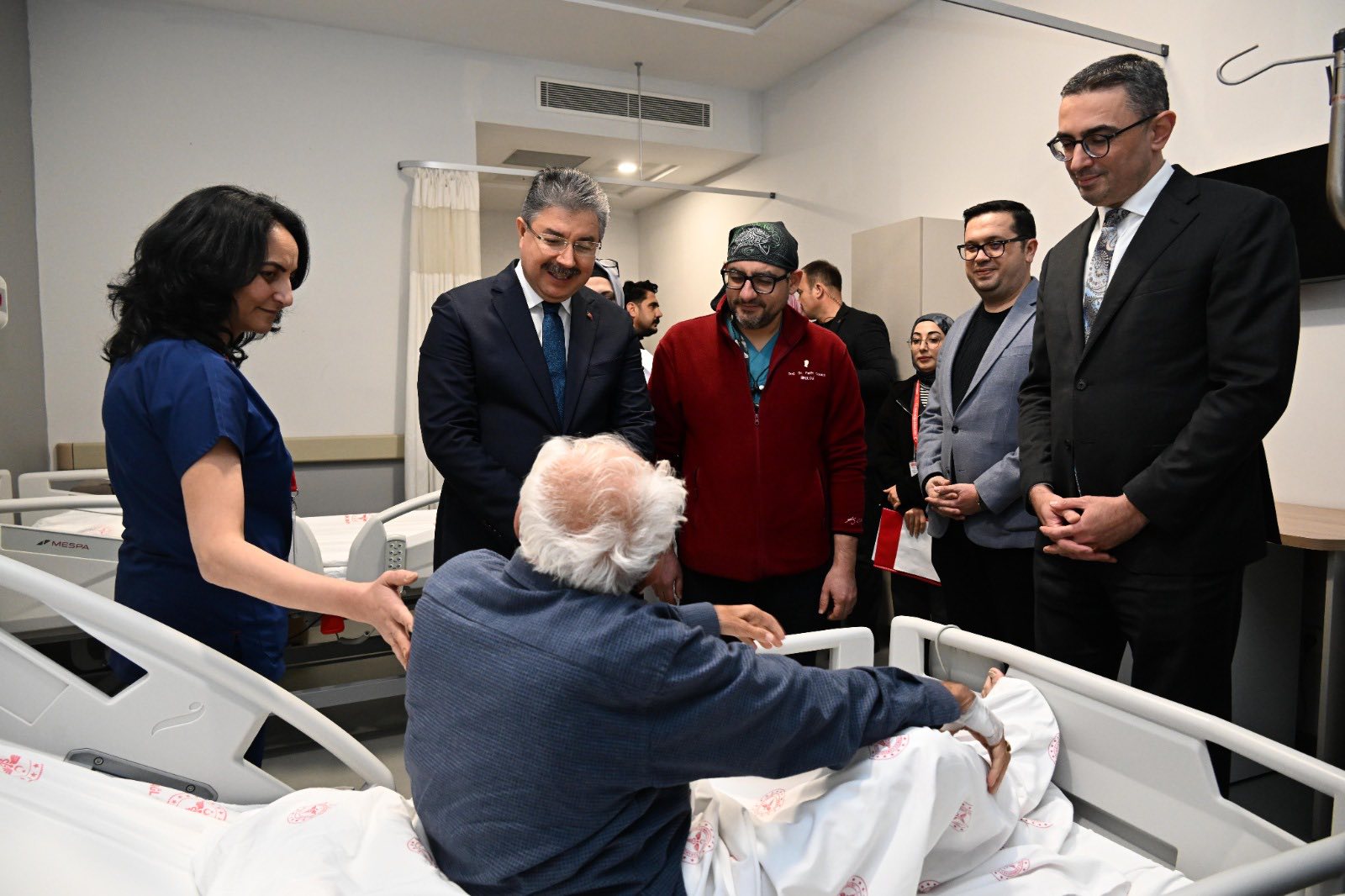 Vali Yılmaz’dan Yeni Yıl Ziyareti Devlet Hastanesi’nde Hastalara Moral (5)