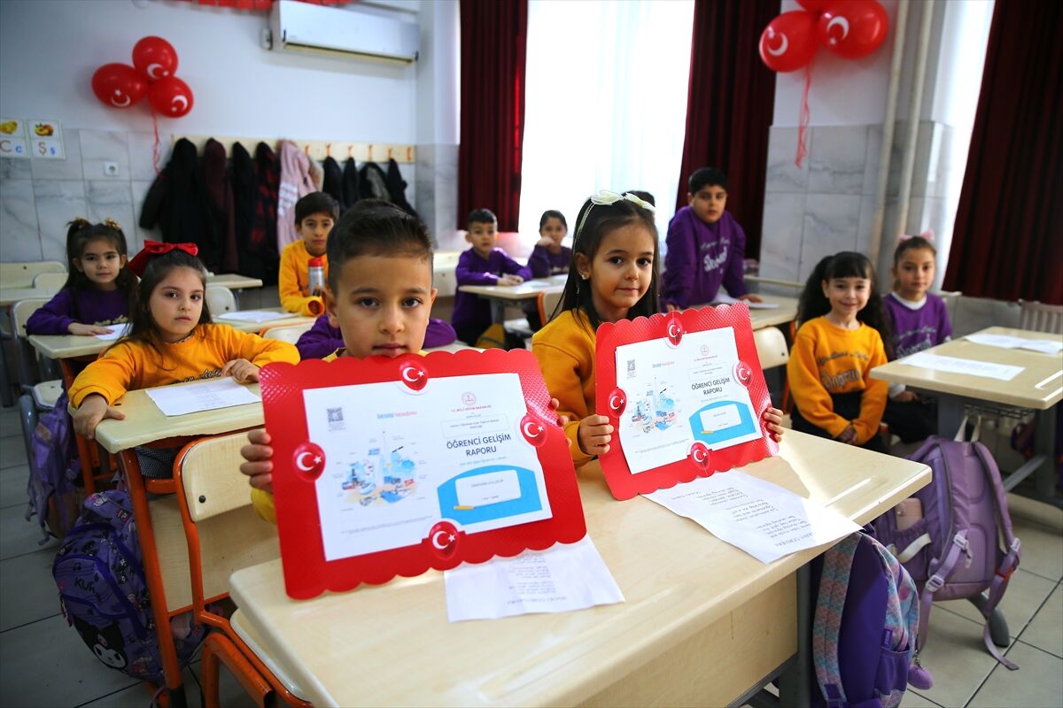 Adana, Mersin, Hatay Ve Osmaniye'de Öğrenciler Karnelerini Aldı 1