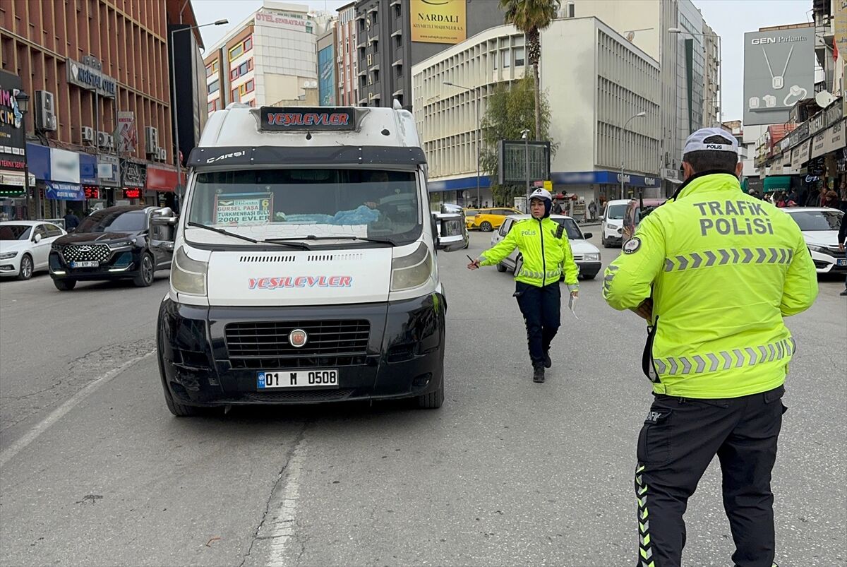 Adana'da Trafikteki Ihlalleri Sivil Ekiplerce Belirlenen 28 Sürücüye Para Cezası Kesildi