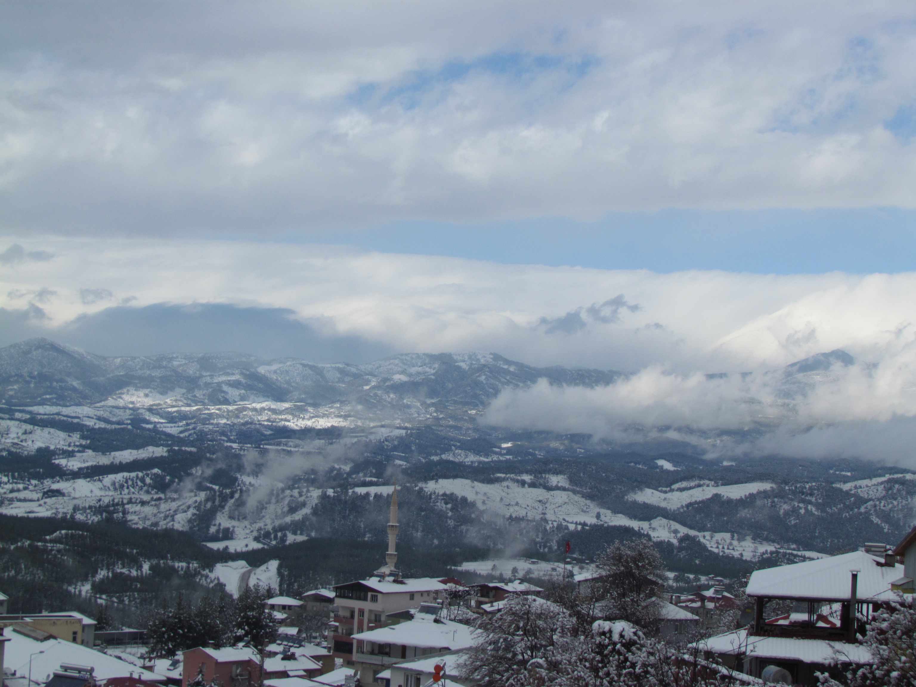 Aladağ Ilçesinde Kar Yağışı Etkisini Sürdürdü