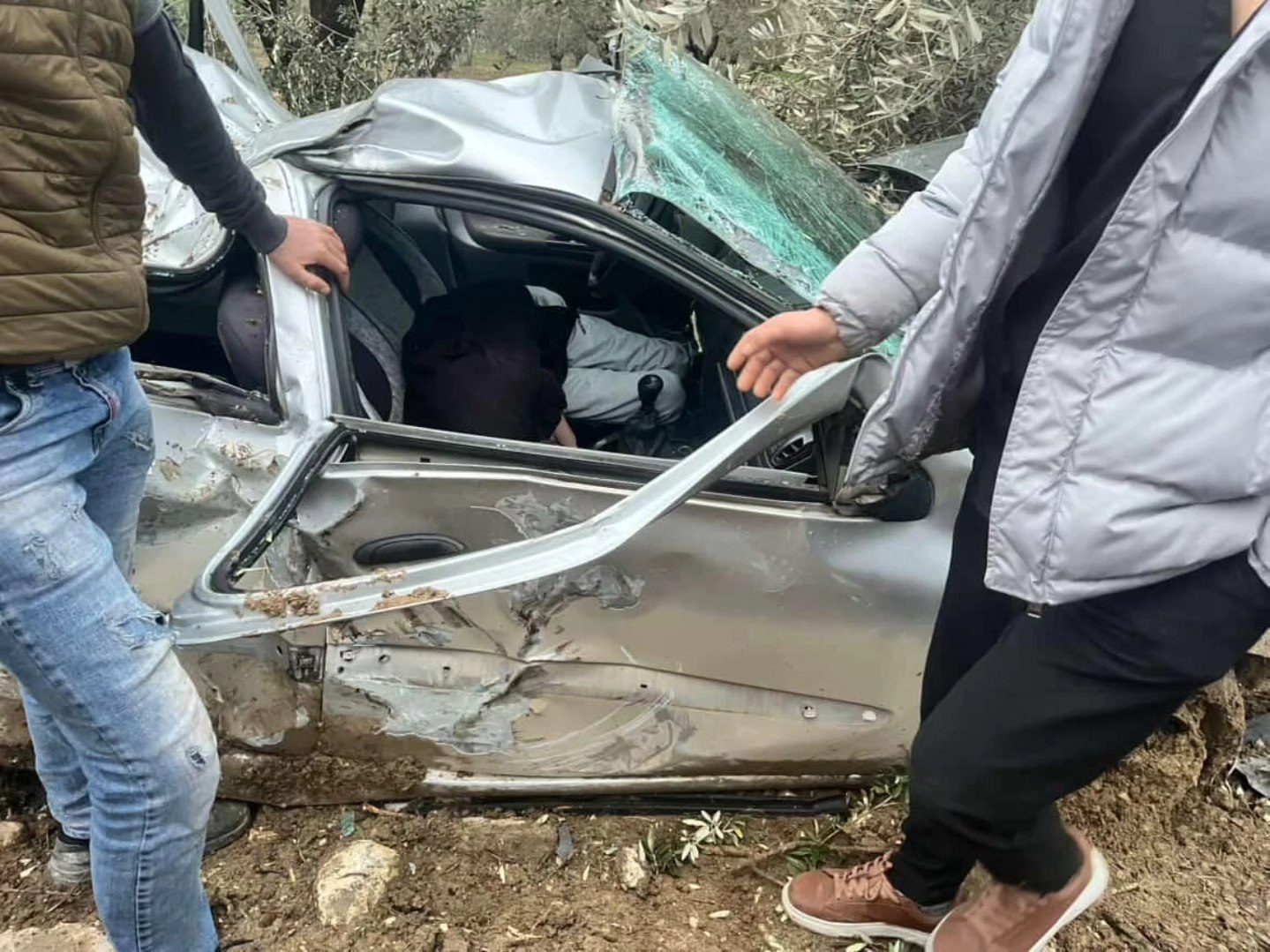 Altınözü Çetenli’de Otomobil Tarlaya Uçtu 1 Yaralı2