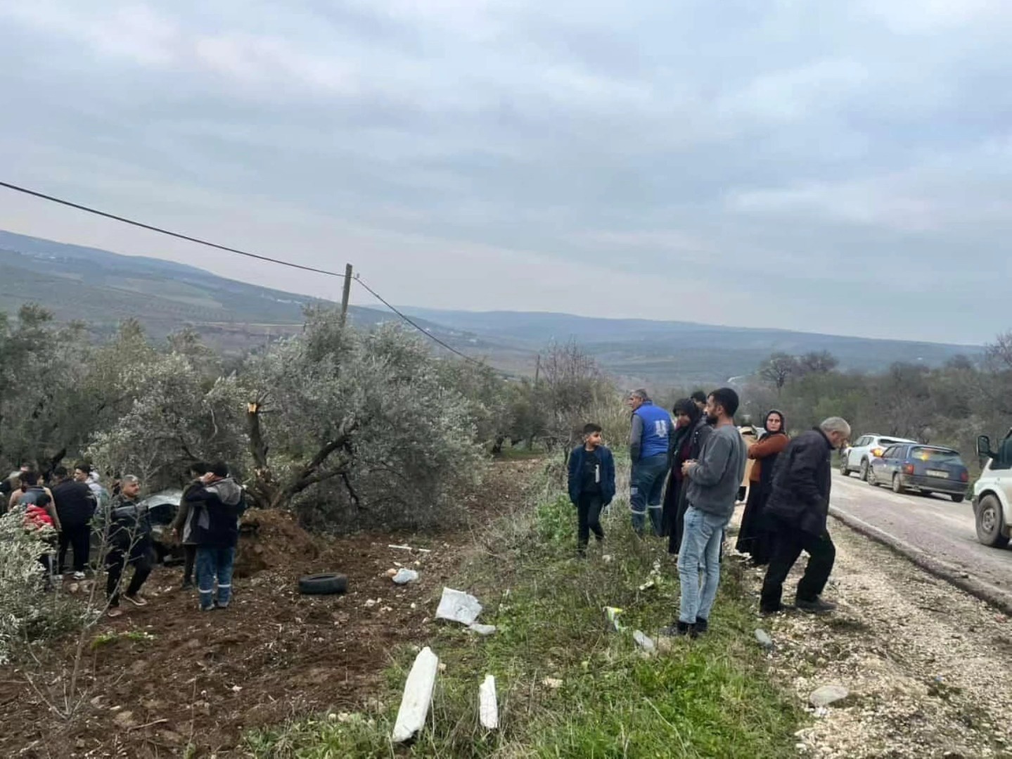 Altınözü Çetenli’de Otomobil Tarlaya Uçtu 1 Yaralı3