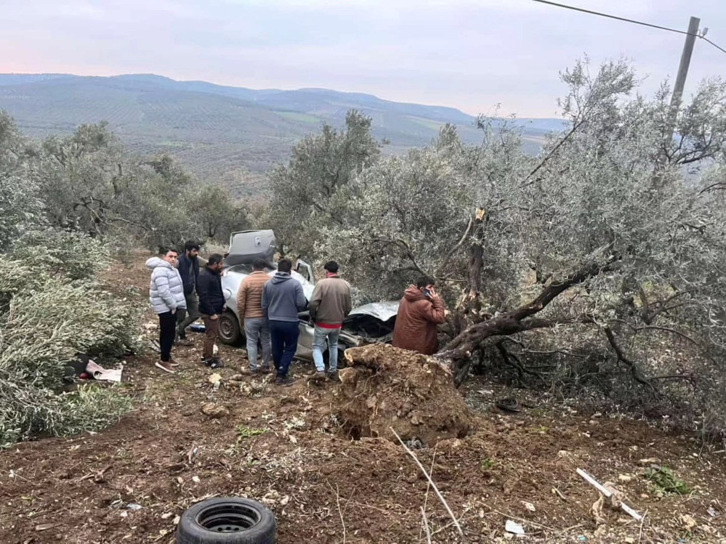 Altınözü Çetenli’de Otomobil Tarlaya Uçtu 1 Yaralı4