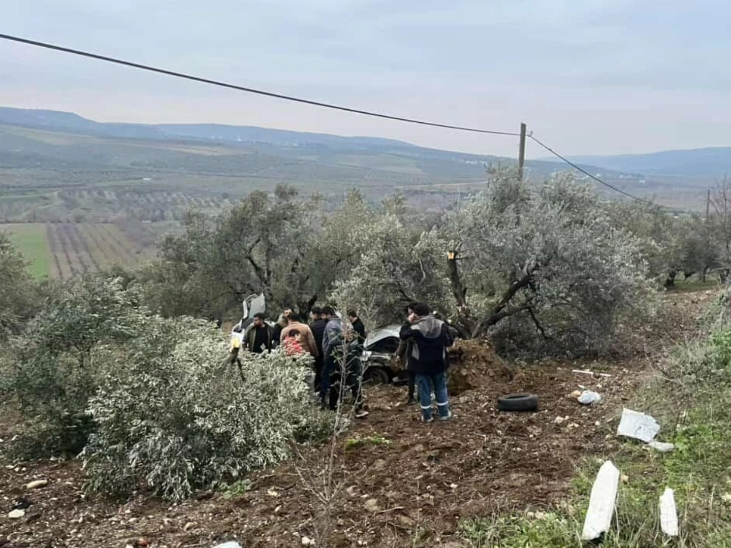 Altınözü Çetenli’de Otomobil Tarlaya Uçtu 1 Yaralı5