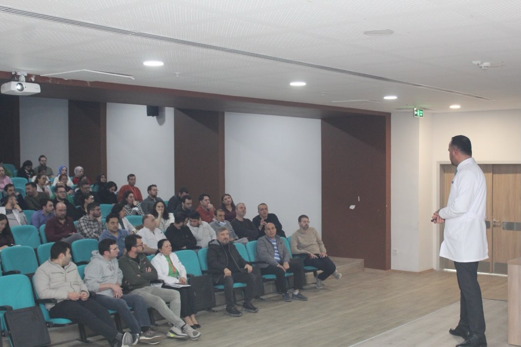 Dr. Hakan Hakkoymaz Hekimlerle Kalite Toplantısı3