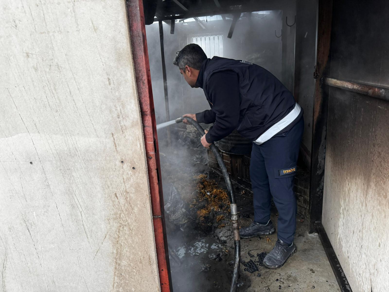 Düziçi’nde Ev Yangını Kiler Ve Balkon Küle Döndü (2)-1