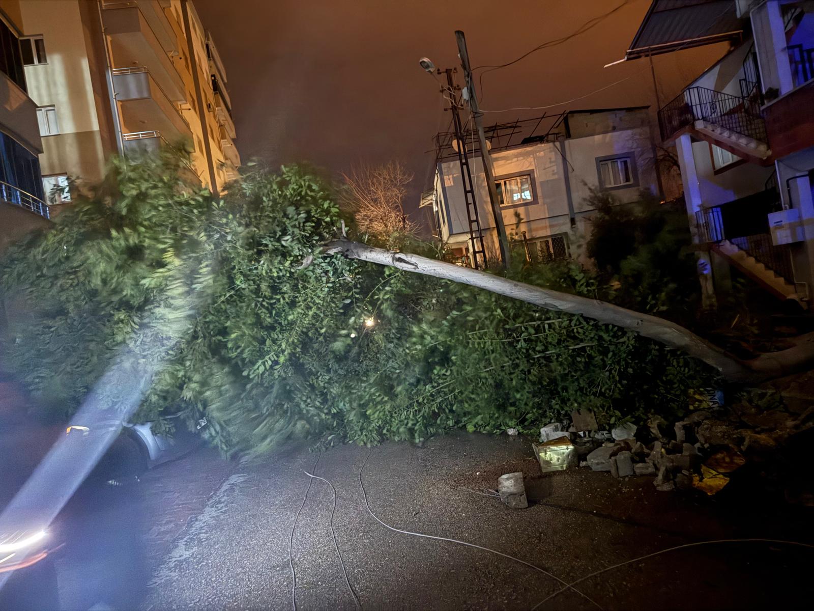 Düziçi’nde Fırtına Etkili Oldu (5)