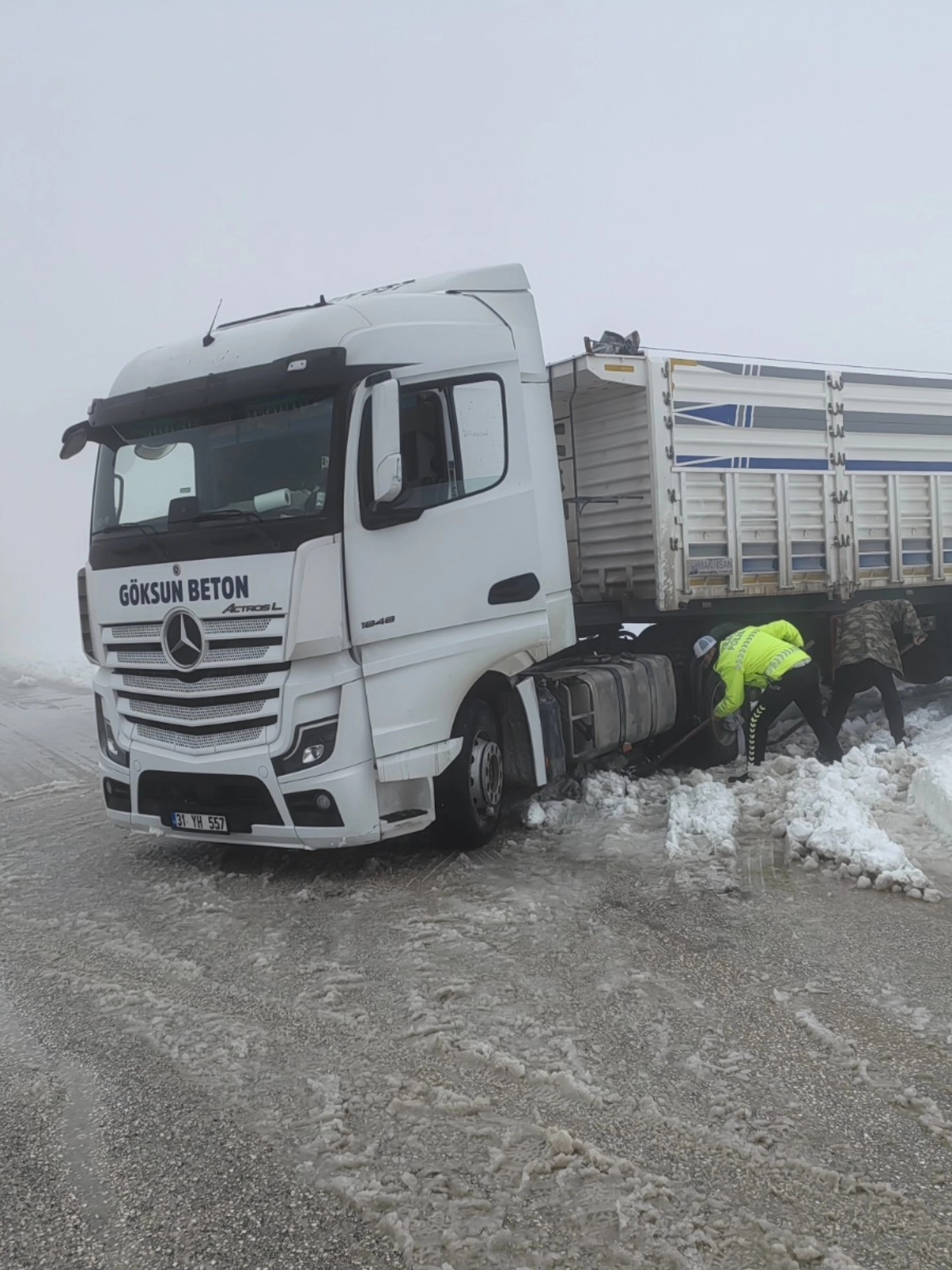 Hatay’da Kar Yağışı Ulaşımı Olumsuz Etkiledi3
