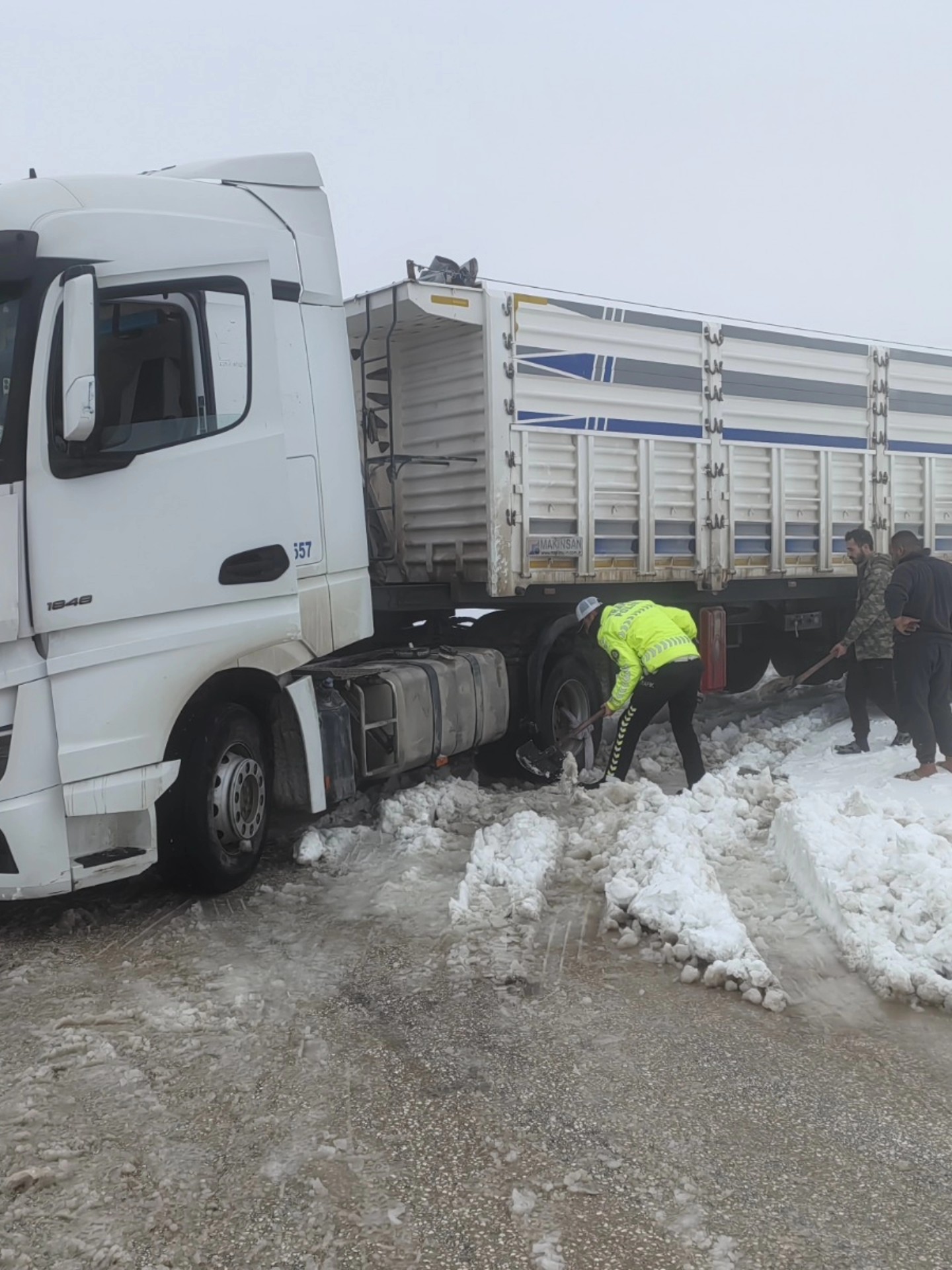 Hatay’da Kar Yağışı Ulaşımı Olumsuz Etkiledi4