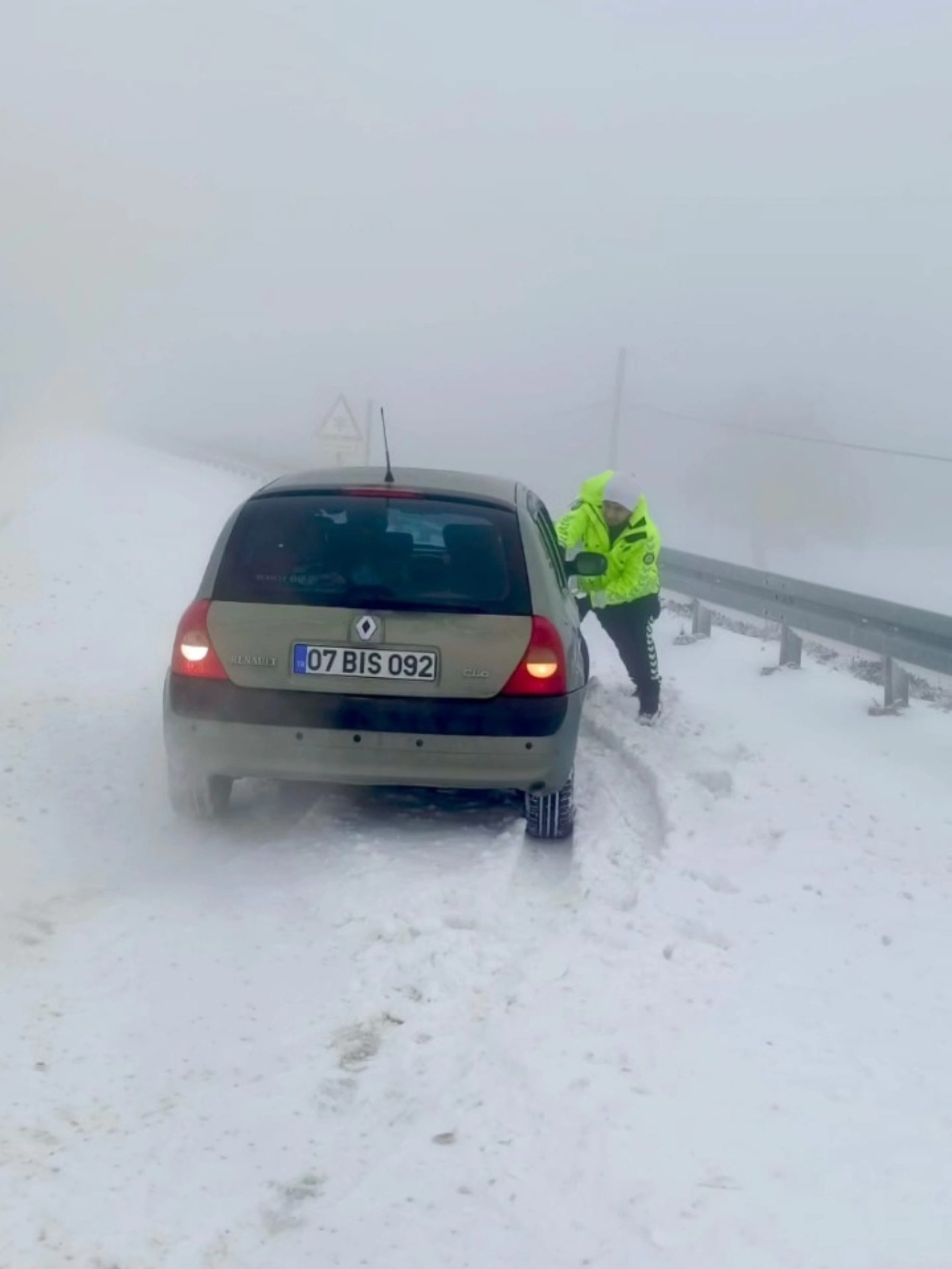 Hatay’da Kar Yağışı Ulaşımı Olumsuz Etkiledi5