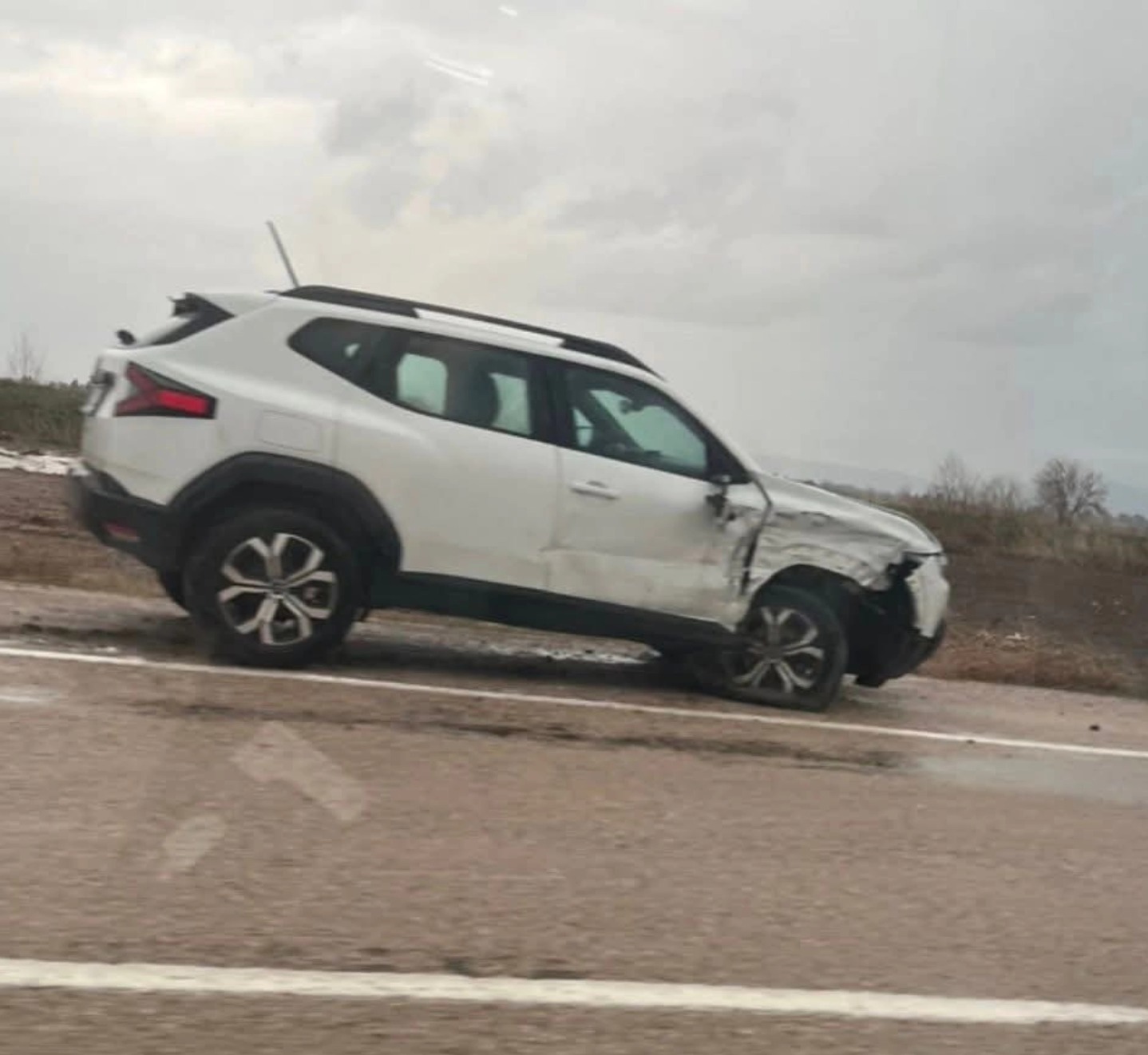 Kadirli–Osmaniye Yolunda Trafik Kazası 2 Araç Çarpıştı (2)