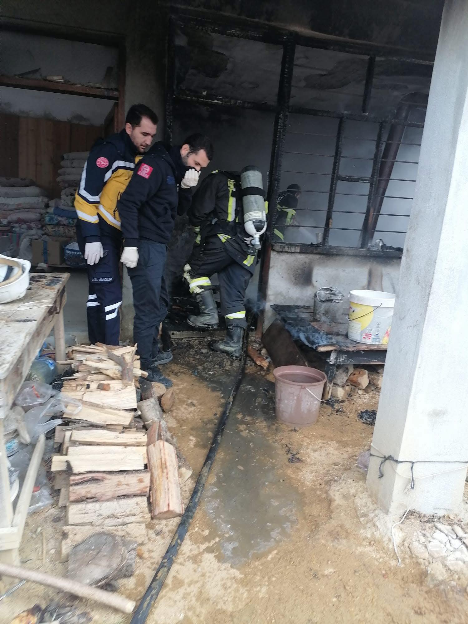 Kadirli’de Çıkan Yangında 1 Kişi Hayatını Kaybetti (1)