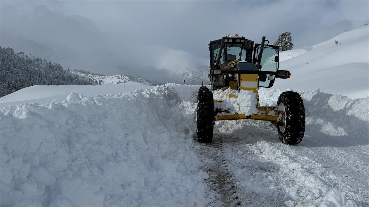 Kahramanmaraş'ta Kar Nedeniyle 137 Mahalleye Ulaşım Sağlanamıyor
