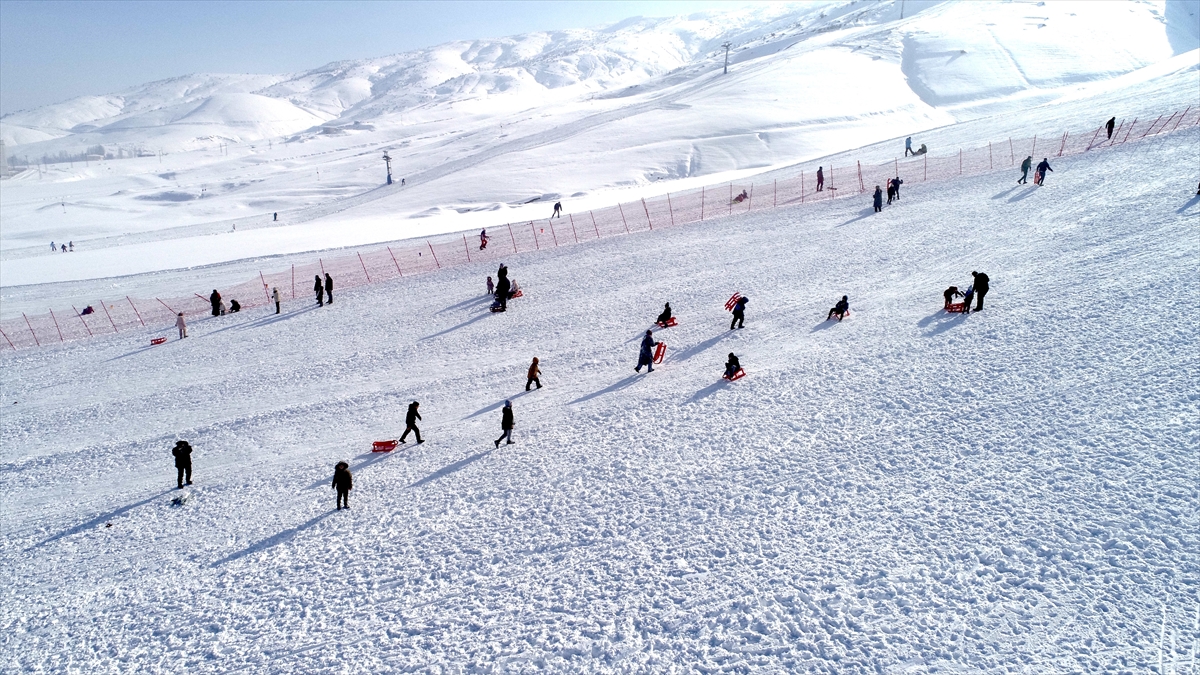 Muş'ta Kar Yağışının Ardından Kayak Sezonu Başladı