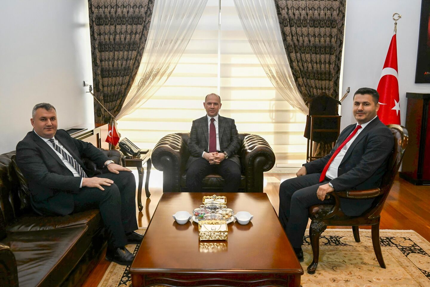 Osmaniye’de Başkanları Vali Serdengeçti’yi Ziyaret Etti4