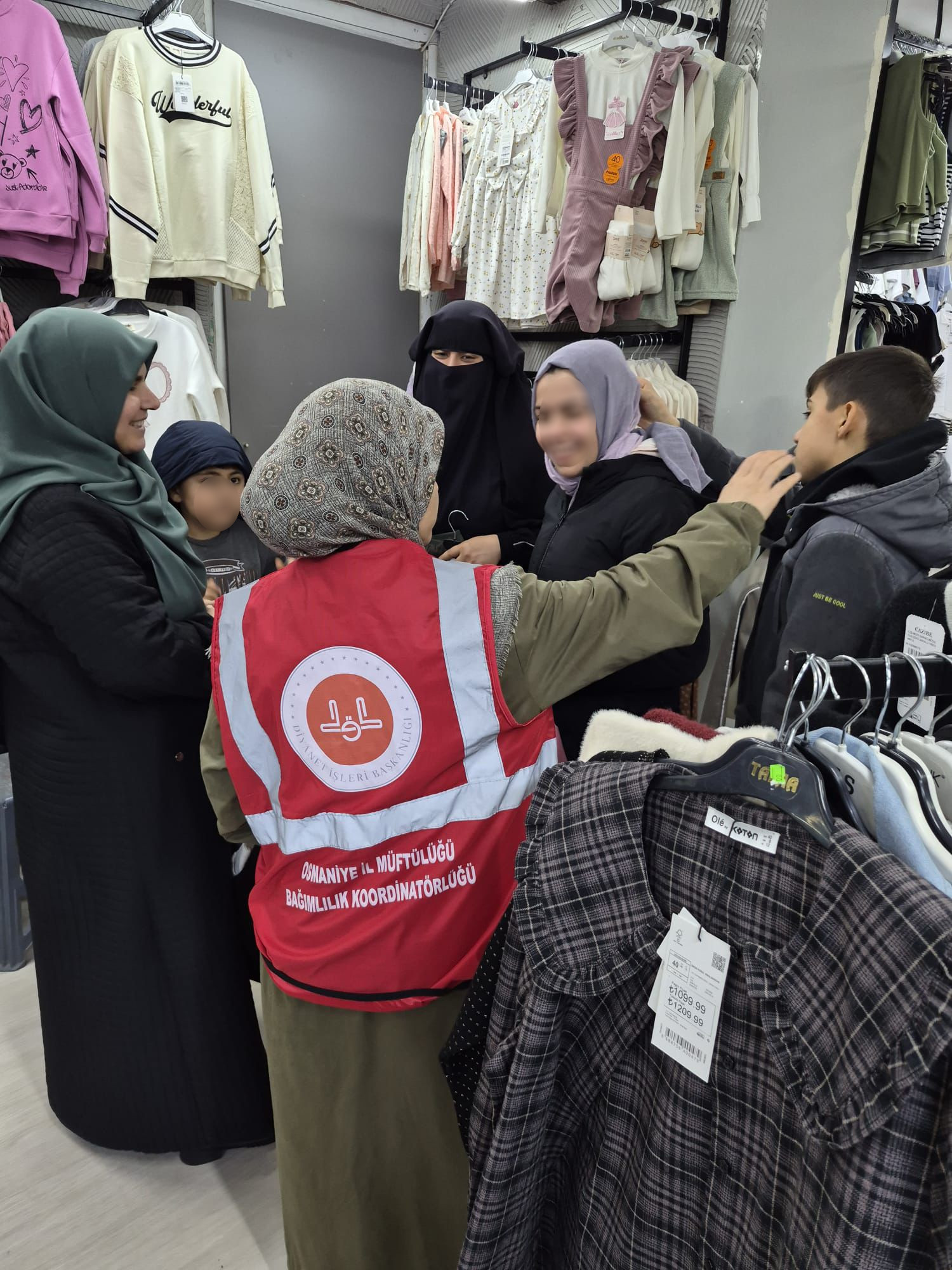 Osmaniye’de Yetim Çocuklara Mont Ve Ayakkabı Desteği2