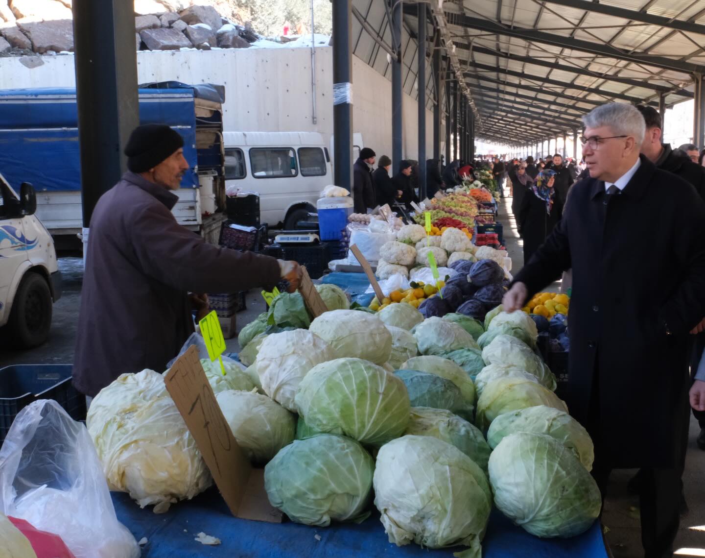 Seydi Gülsoy Bahçe’de Pazar Esnafına Hayırlı Cuma Diledi4