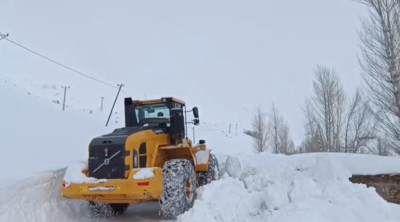 Şırnak Beytüşşebap’ta Köy Yolları Kardan Temizleniyor2