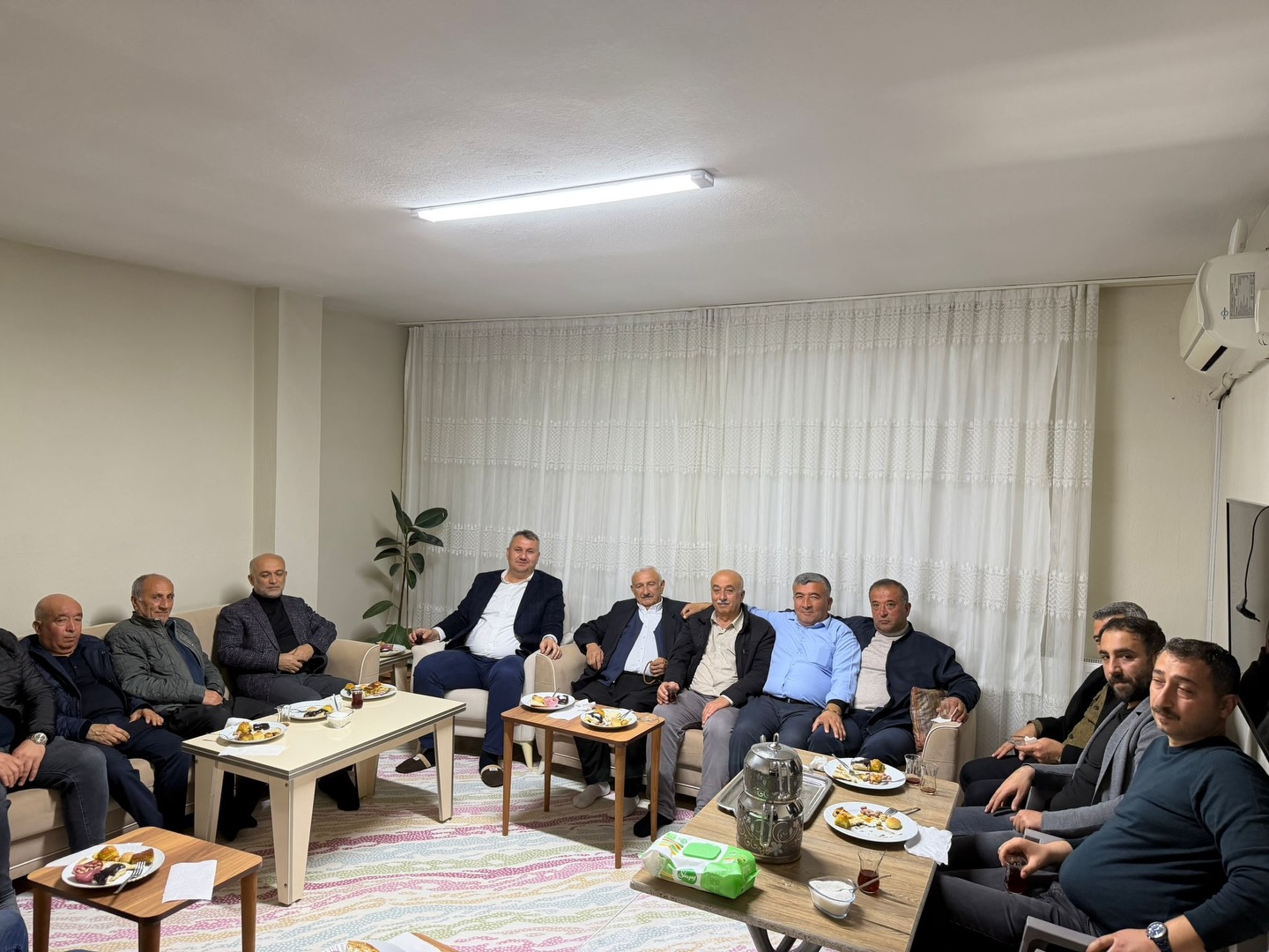 640256306 18428639398191490 4543959980917901298 N