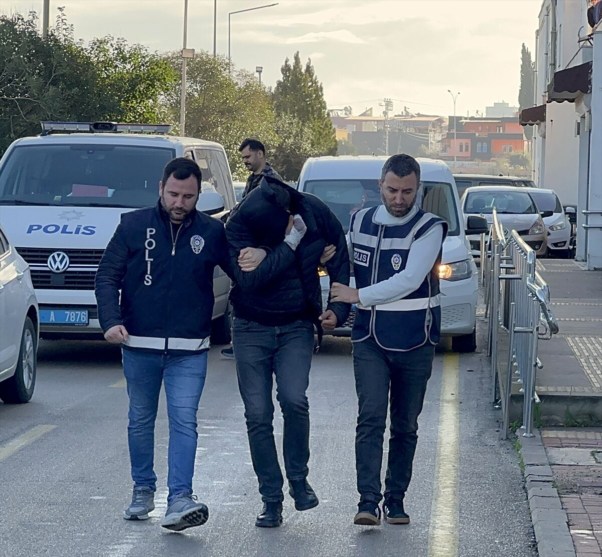 Adana'da Birbirlerini Darbeden Boşanmış Çift Gözaltına Alındı